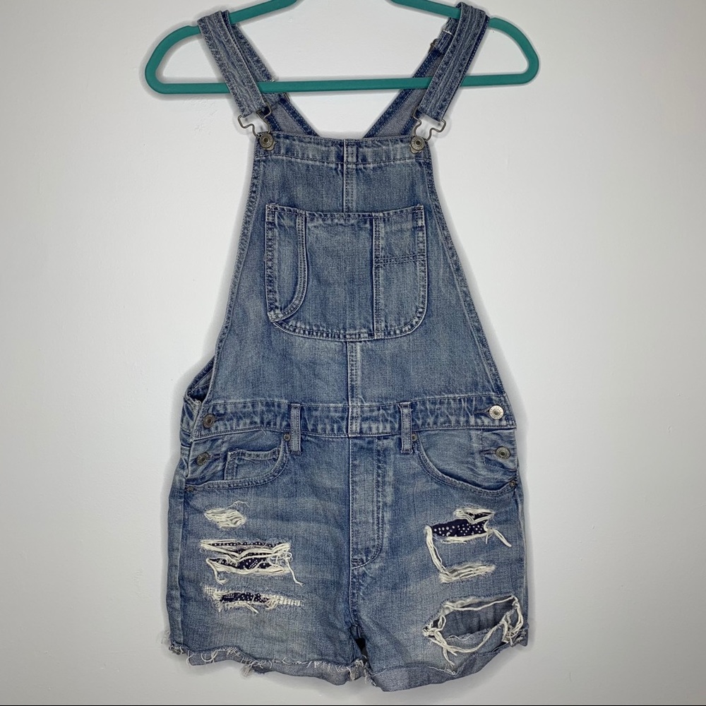 American Eagle distressed short overalls